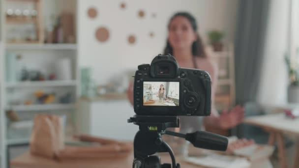 Arco Rodado Alrededor Cámara Luces Configuradas Para Filmar Vlog Cocina — Vídeos de Stock