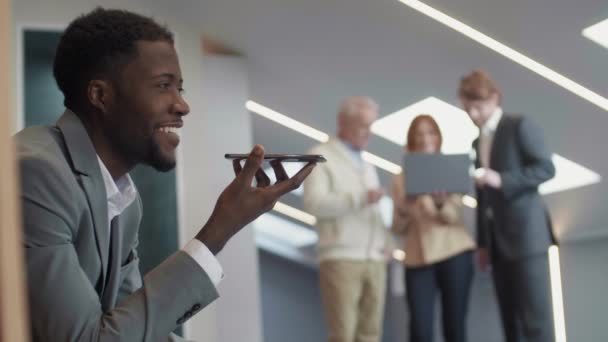 Lockdown Young African American Businessman Wearing Suit Sitting Hall Office — Stock Video