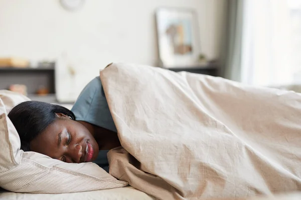 Minimal Portrait Young African American Woman Sleeping Happily White Cotton — Stock Photo, Image