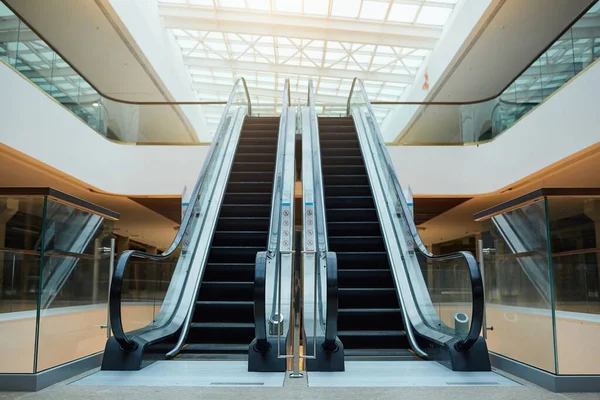 Alışveriş Merkezinde Ofis Binasında Yürüyen Merdiven Ile Mimari Tasarımın Grafiksel — Stok fotoğraf