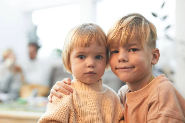 Portrait Cute Blonde Boy Embracing Little Sister Looking Camera While — Zdjęcie stockowe
