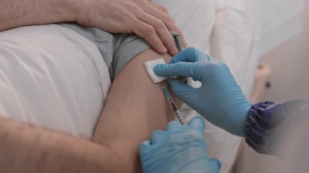 Close Medical Worker Wearing Blue Gloves Disinfecting Skin Giving Vaccine — Stock Video