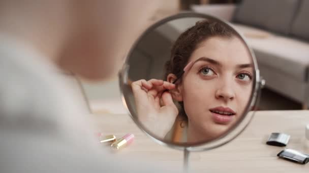 Close Shoulder Reflection Makeup Mirror Face Young Pretty Caucasian Woman — 비디오