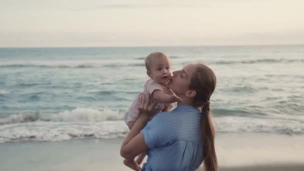 Arc Shot Long Haired Caucasian Young Mother Smiling Lifting Blue — Vídeo de Stock