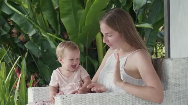 Chest Young Caucasian Woman Sitting Terrace Wicker Armchair Toddler Daughter — Stockvideo