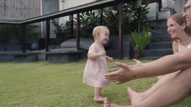 Arc Shot Blue Eyed Caucasian Toddler Little Light Pink Dress — Wideo stockowe