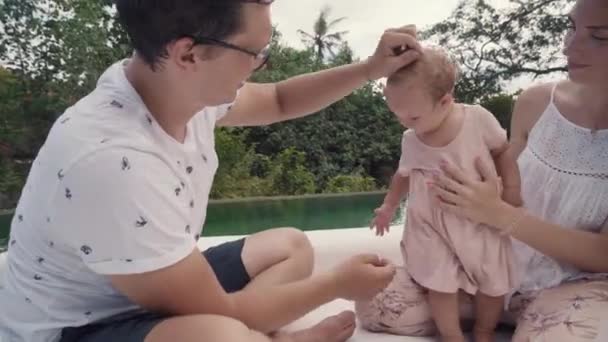 Dark Haired Man Glasses Caucasian Young Woman Holding Toddler Sitting — Wideo stockowe