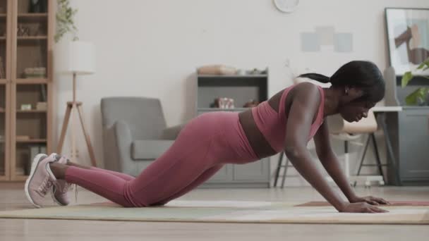 Ampla Foto Jovem Boa Aparência Esportista Africano Vestindo Elegante Traje — Vídeo de Stock