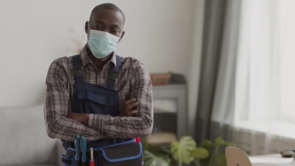 Medium Shot Portrait Young African American Male Carpenter Wearing Mask — Stock Video