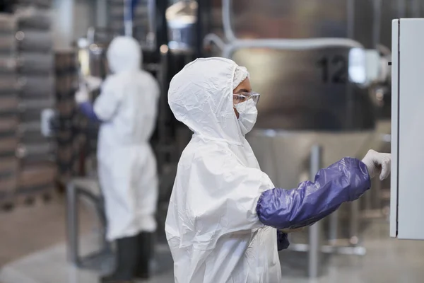 Side View Portrait Female Worker Wearing Protective Suit While Operating — Stock Photo, Image