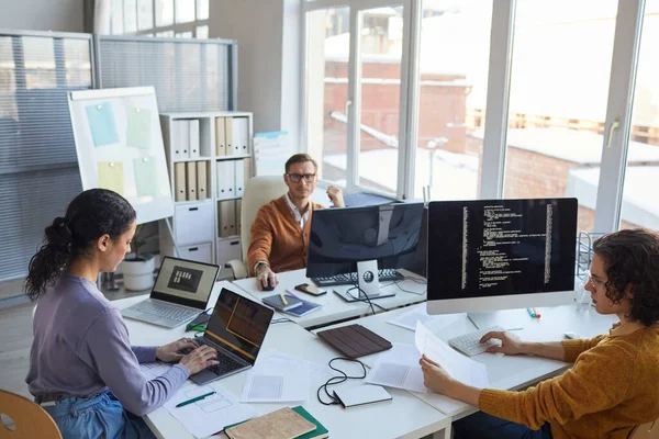 High Angle View Diverse Software Development Team Using Computers Writing — Stock fotografie