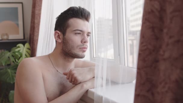 Medium Shot Portrait Young Handsome Caucasian Man Bristle Naked Torso — Stock Video