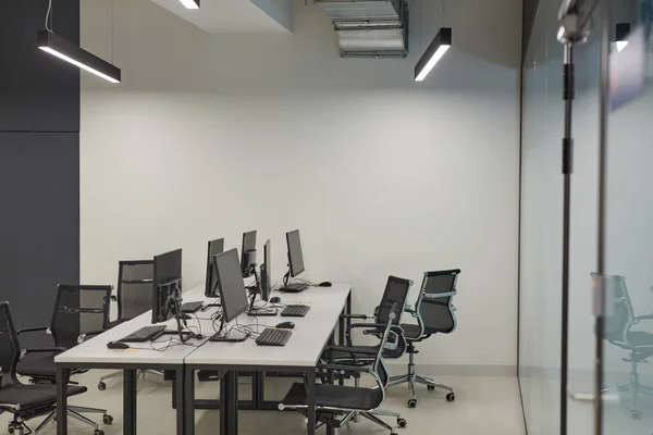 Background Image Empty Office Multiple Computer Desks Chairs Lab Concept — Foto Stock