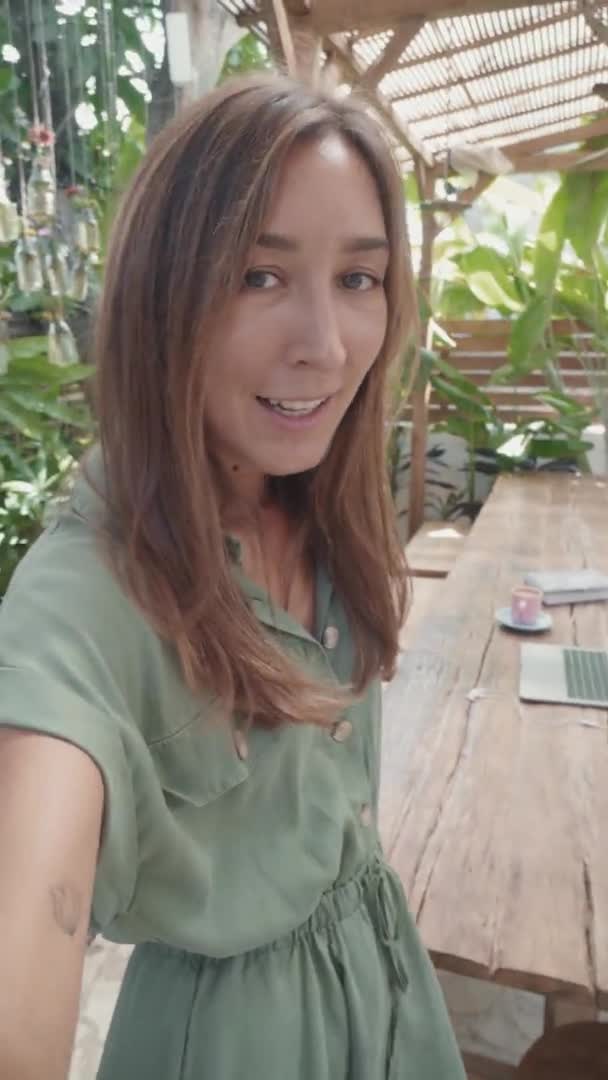 Vertical Handheld Pov Cheerful Caucasian Woman Standing Tropical Terrace Filming — Stock Video