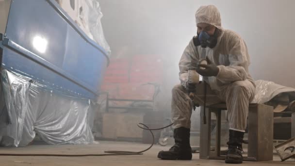 Trancado Para Baixo Pessoa Que Veste Terno Branco Hazmat Com — Vídeo de Stock