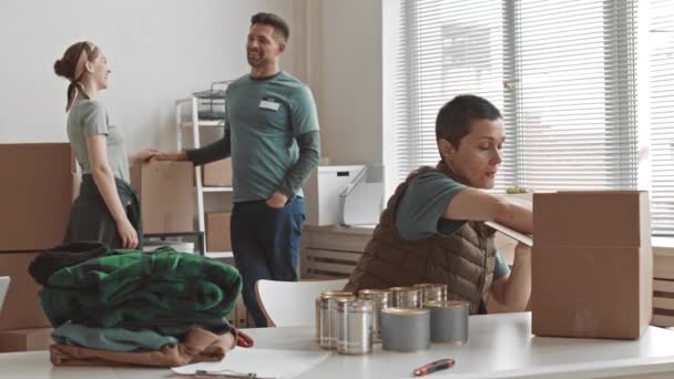 Medium Slowmo Short Haired Adult Woman Volunteer Organization Sitting Desk — Stock video