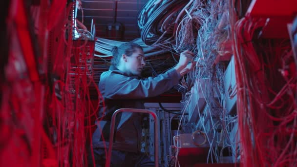 Low Angle Medium Young Caucasian Maintenance Worker Wearing Glasses Standing — Stock Video