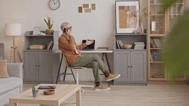 Side View Slowmo Modern Senior Man Casualwear Sitting Chair Desk — ストック動画