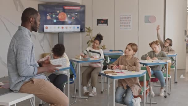 Slowmo Multiethnic Grade Students Sitting Desk Raised Hands Science Class — Stock video