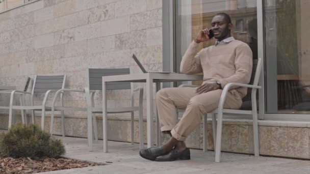 Full Shot Young Handsome African American Businessman Smart Casualwear Making — Vídeos de Stock
