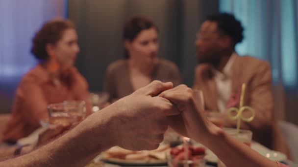 Slowmo Close Holding Hands Unrecognizable Young Couple Selective Focus Group — Stock Video