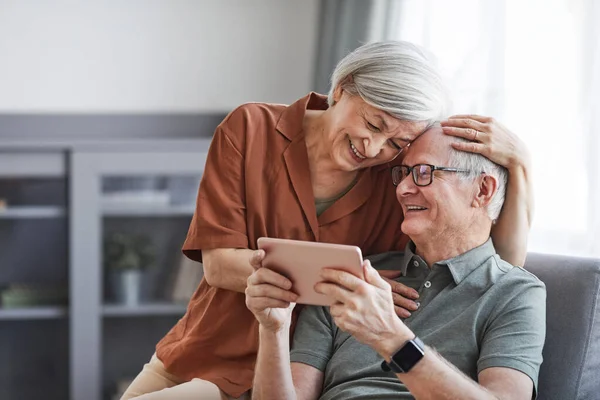 Carefree Senior Couple Using Tablet — ストック写真