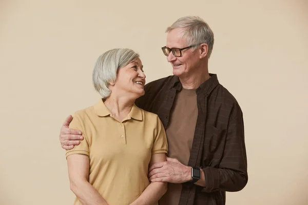 Sonriente pareja madura mínima —  Fotos de Stock