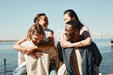 Yazın Dertsiz Çiftler