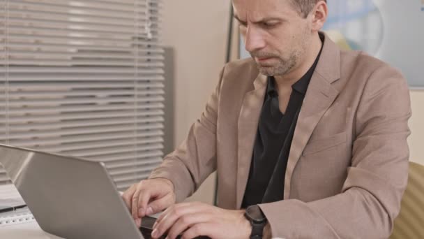 Tilting Successful Caucasian Businessman Sitting Desk Office Working Portable Computer — Stock Video