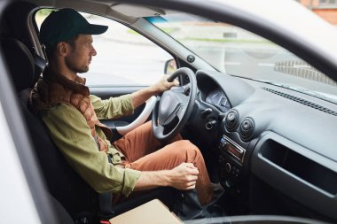 Van Side View 'da Teslimatçı