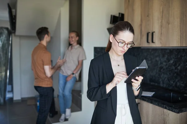 Agente inmobiliario Trabajando — Foto de Stock