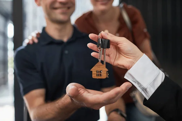 Comprar una casa nueva — Foto de Stock