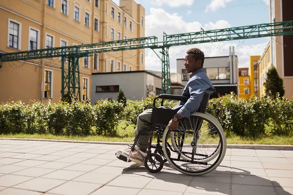 Trauriger Behinderter auf der Straße — Stockfoto