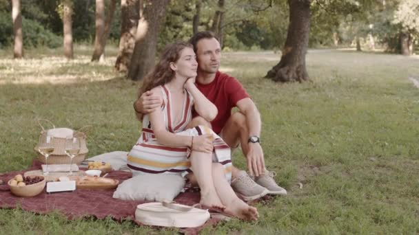 Full Shot Happy Caucasian Woman Man Cuddling Sitting Blanket Ground — Vídeos de Stock
