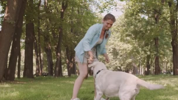 Full Shot Young Caucasian Woman Wearing Blue Blazer Playing Wooden — Αρχείο Βίντεο