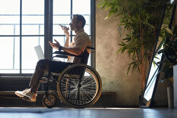 Uomo d'affari con disabilità — Foto Stock