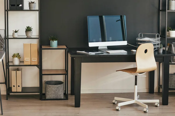 Home Office Arbeitsplatz in Schwarz — Stockfoto