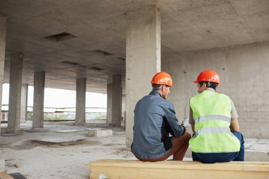 İnşaat Alanı Geri Görünümündeki İşçiler