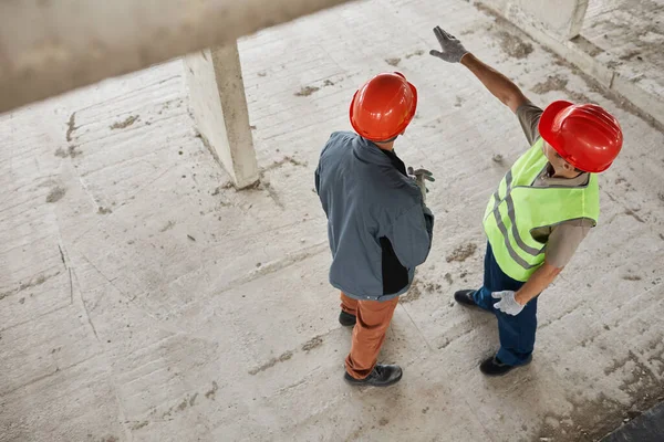 Werknemers op bouwplaats — Stockfoto