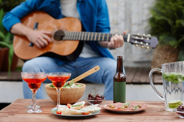 Músico en la fiesta — Foto de Stock