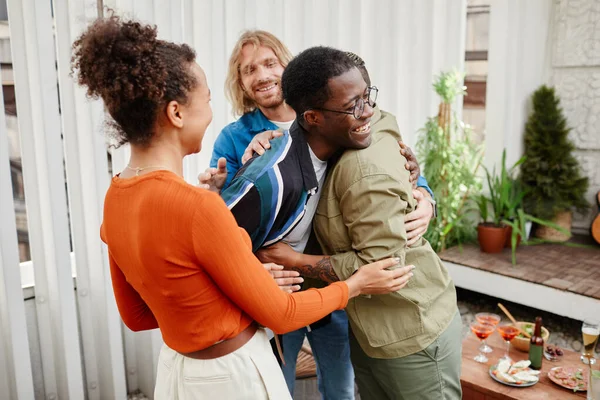 Reunión de personas en Rooftop Party — Foto de Stock