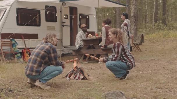 Stab Shot Cheerful Multi Ethnic Group Friends Casualwear Sitting Campfire — Stock Video