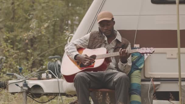 Slowmo Medium Shot Young African American Man Casualwear Playing Guitar — Stok Video