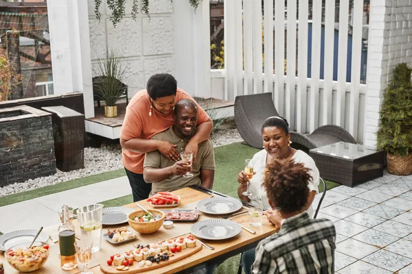 Comedor familiar al aire libre — Foto de Stock