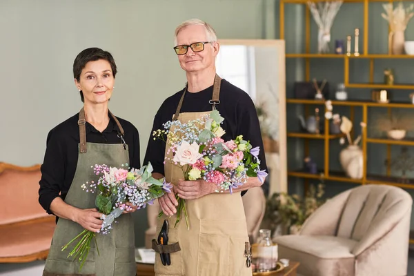 Coppia Senior in Flower Shop — Foto Stock