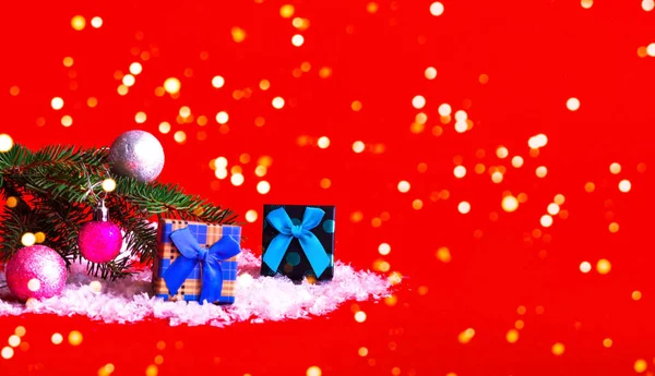 Caixas Presente Fundo Vermelho Com Efeito Borrão Conceito Natal Espaço — Fotografia de Stock