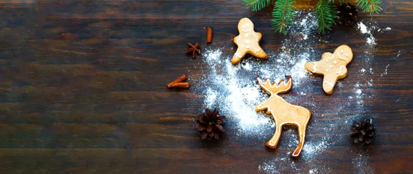 Cocinar Galletas Jengibre Nochebuena Ambiente Navideño Diseño Alimentos Primer Plano —  Fotos de Stock