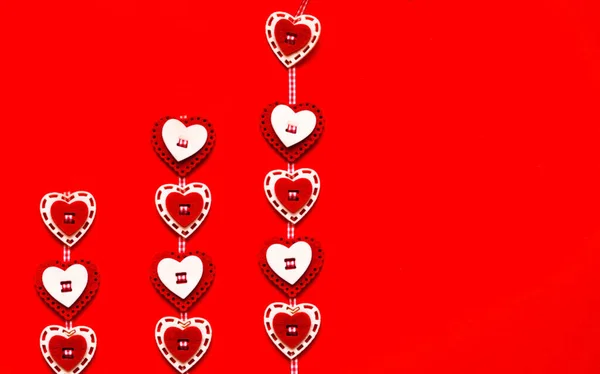 Kırmızı Arka Plan Şenliği Kalpli Yaratıcı Bir Düzen Sevgililer Günü — Stok fotoğraf