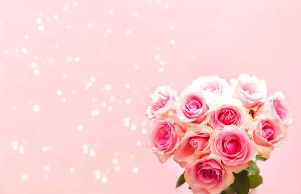 Modern floral background. Beautiful bouquet of roses in the shape of heart. Mood Boosting Color. — Stock Photo, Image