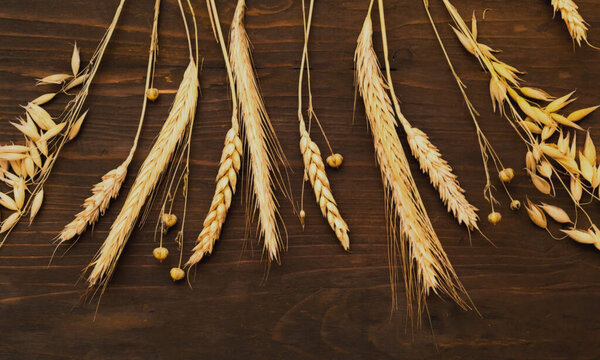 Пищевой фон с хлопьями. Творческое пространство для дизайна круп или диетических ингредиентов. Понятие здорового образа жизни. Крупный план